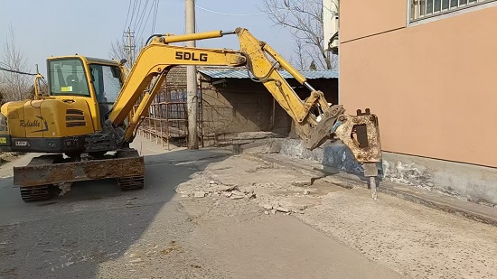 郯城县李庄镇黄楼村:道路升级绽新貌,畅行便民暖人心