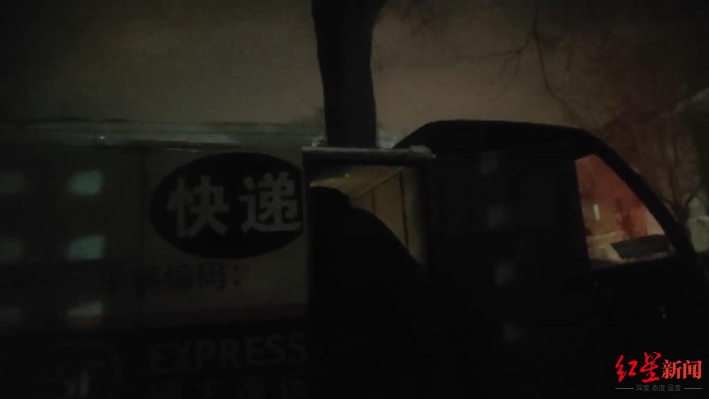 揭秘二手奢侈品平台欺诈黑产：勾结顺丰快递员私拆包裹损件造假