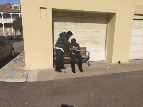 筑牢金融消保“防护网” 瑞众保险威海中支走进社区开展“3.15”宣传活动