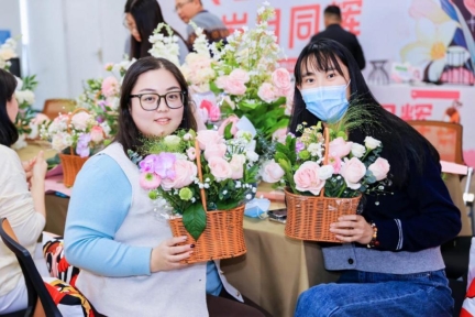平安产险山东分公司：开展“专业灿烂 岁月同辉”女员工专场活动
