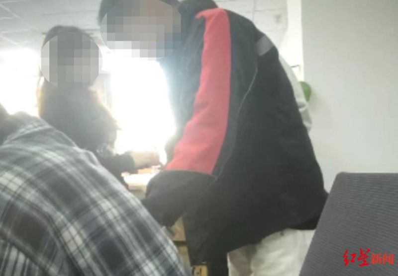 揭秘二手奢侈品平台欺诈黑产：勾结顺丰快递员私拆包裹损件造假