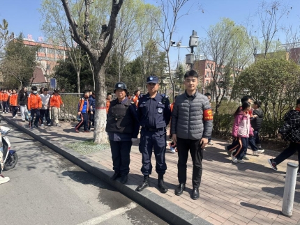 平安产险济宁中支：泗水支公司组织学雷锋自愿者活动