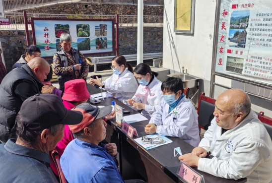 党建引领 “医”路相伴——济南市中西医结合医院到茶业口镇开展惠民义诊活动