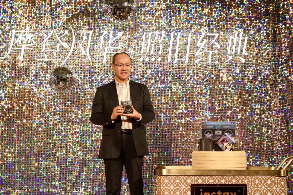 富士instax mini 41“摩登风华”礼盒发布：以复古主义演绎经典新生