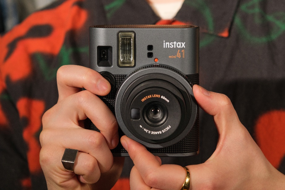 富士instax mini 41“摩登风华”礼盒发布：以复古主义演绎经典新生