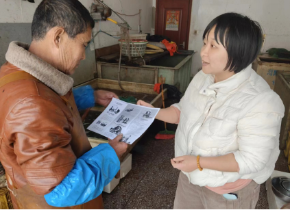 瑞众保险威海市乳山支公司开展防范非法集资“进商圈”宣传活动