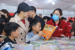 4月19日，“阅读悦心 书香李沧”2025年李沧区全民阅读提升行动启动仪式在李沧文化公园举办。张鹰 摄 (2)