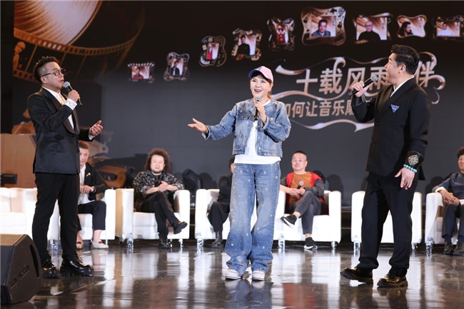 乌兰图雅亮相北京国际电影节电影嘉年华 共探音乐与电影的融合之美