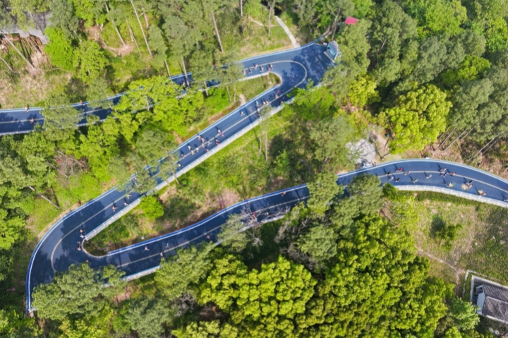 跑在“天空”中的马拉松，3500人共赴山海之约