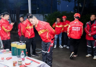 “东哥同款啤酒”火出圈：原产地为青岛，搜索量环比增长6100%