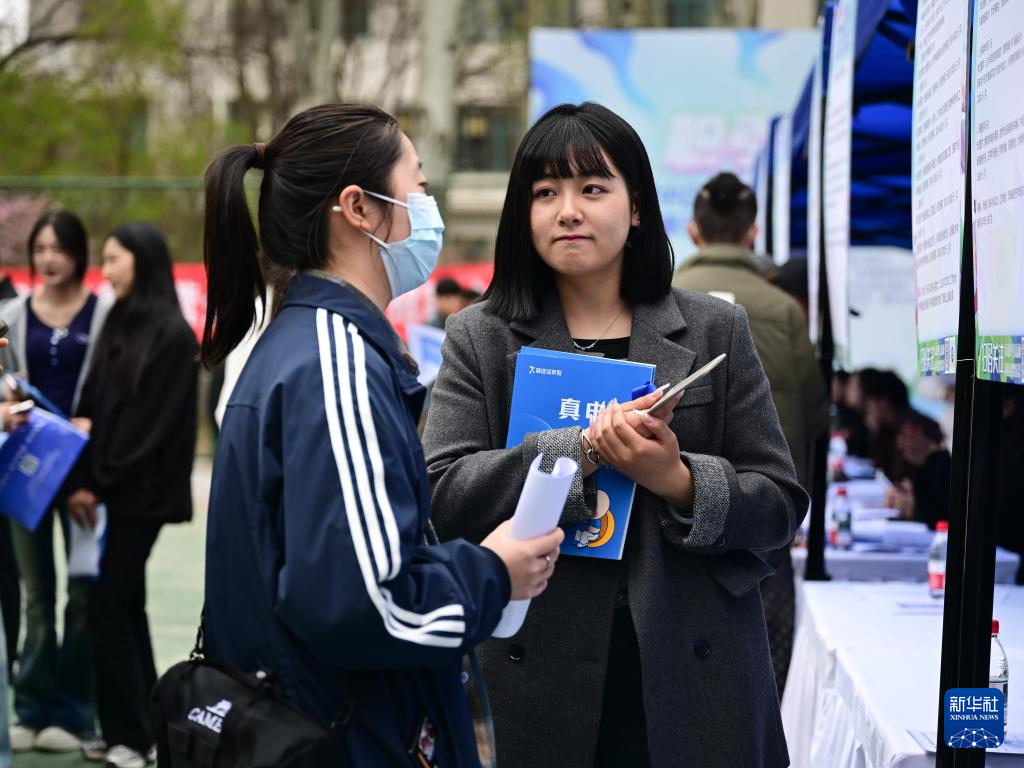 青海：校园招聘助就业