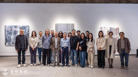 “清照泉城诗歌之夜暨吕德安作品展”于泉畔开幕，诗人艺术家共谱泉城春夜诗章