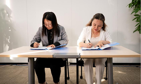 IfFP瑞伯携手上海建桥学院、上外贤达，共谱微专业，共筑财富管理未来之星