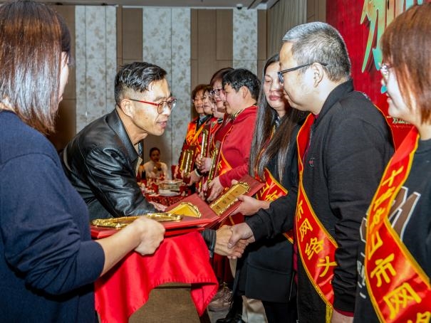 用大爱点亮生命，以担当书写荣光—舟山水司造血干细胞捐赠者袁建炯载誉归来！