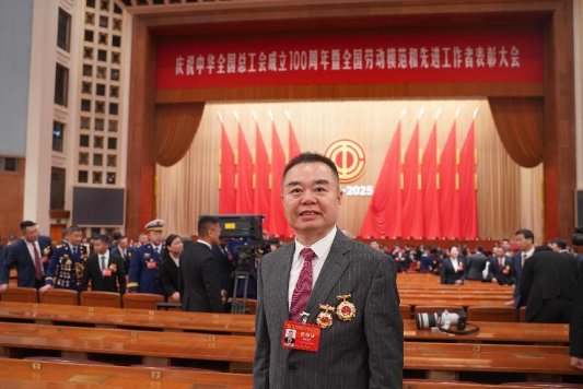 喜报！菏泽博爱医院首席专家钟国栋荣获全国劳动模范称号 