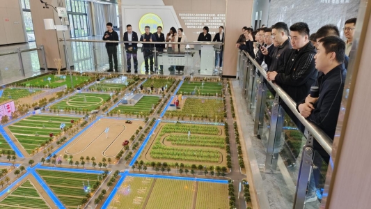 凝聚发展共识  激发奋进力量