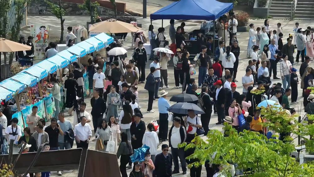 新华视点｜新业态、新场景、新模式点燃消费新引擎