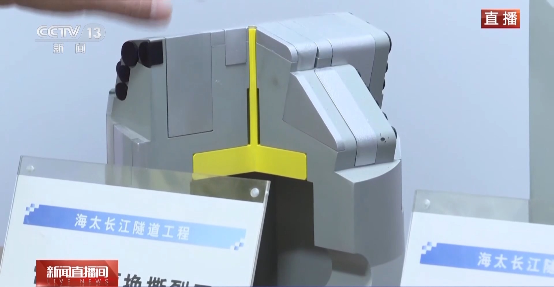 工程建设假期“不打烊” “穿江作业”正在进行中