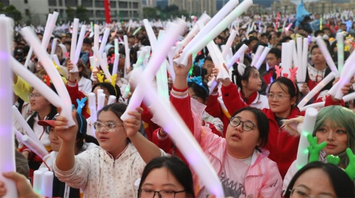 大方金塔英才学校举行第五届艺术节闭幕式暨欢送毕业班文艺汇演