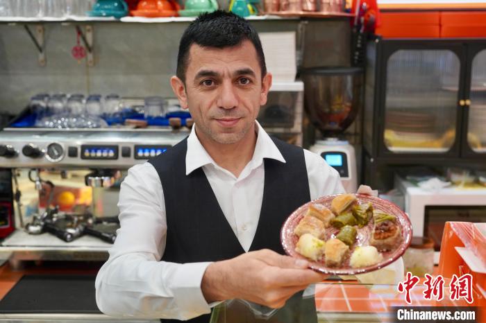 土耳其甜品师在浙江义乌打造“舌尖上的丝路”