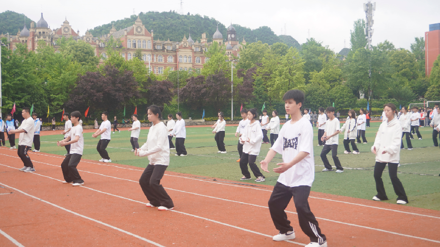 青春跃动燃赛场 匠心筑梦启新程——贵州应用技术职业学院第六届春季运动会圆满收官