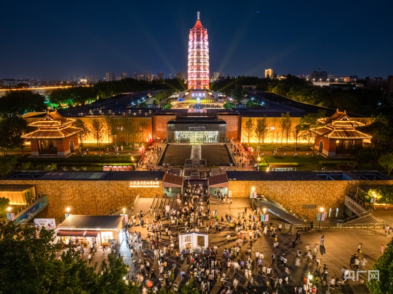 博物馆里过“五一” 各地文博热持续升温