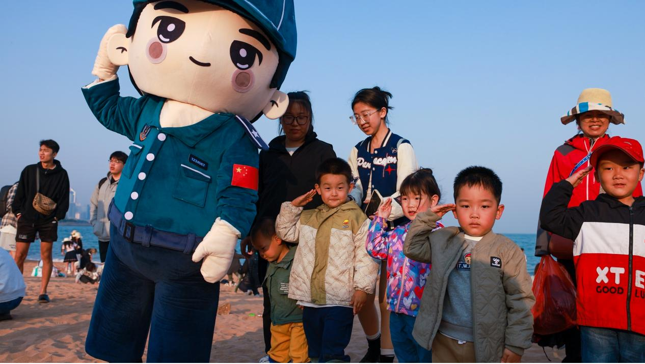 海天共蔚蓝 法治扬风帆——中国海警局北海分局“法治四季行·扬夏帆”掀起伏季休渔普法热潮