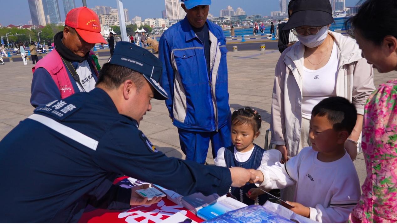 海天共蔚蓝 法治扬风帆——中国海警局北海分局“法治四季行·扬夏帆”掀起伏季休渔普法热潮