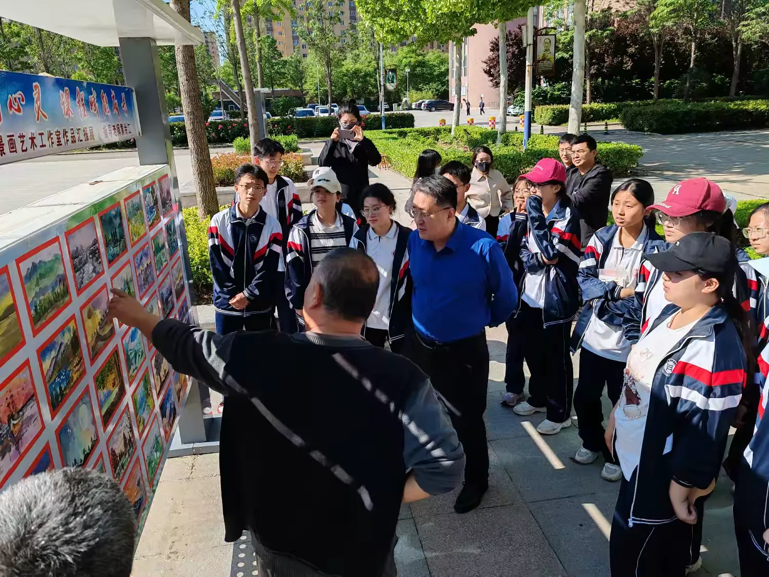菏泽一中南京路校区举办2025年体育文化艺术节暨艺术教学成果展