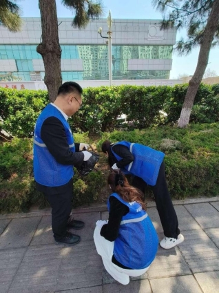 瑞众保险威海中支党支部开展“守护地球，街道清洁”主题活动