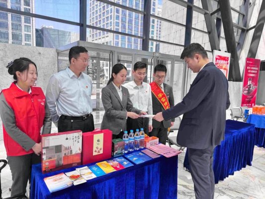 广发银行济南历下支行开展“反洗钱助力金融安全”主题宣传活动