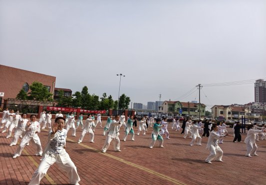 青岛西海岸新区辛安街道开展“全国老年人太极拳健身大联动”活动