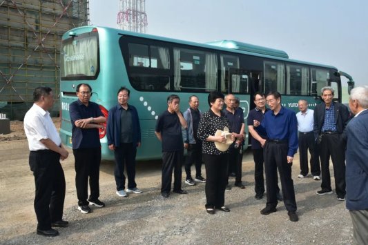 东明县人大常委会机关开展“银龄聚首看发展”调研暨“金秋领航 智慧之星”党员志愿服务活动