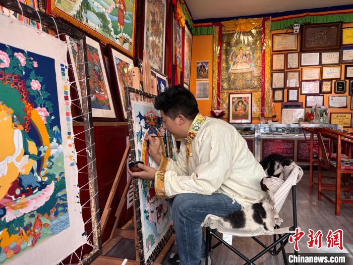 (文化中国行)千年瑰宝甘南藏族唐卡“破圈”成新宠