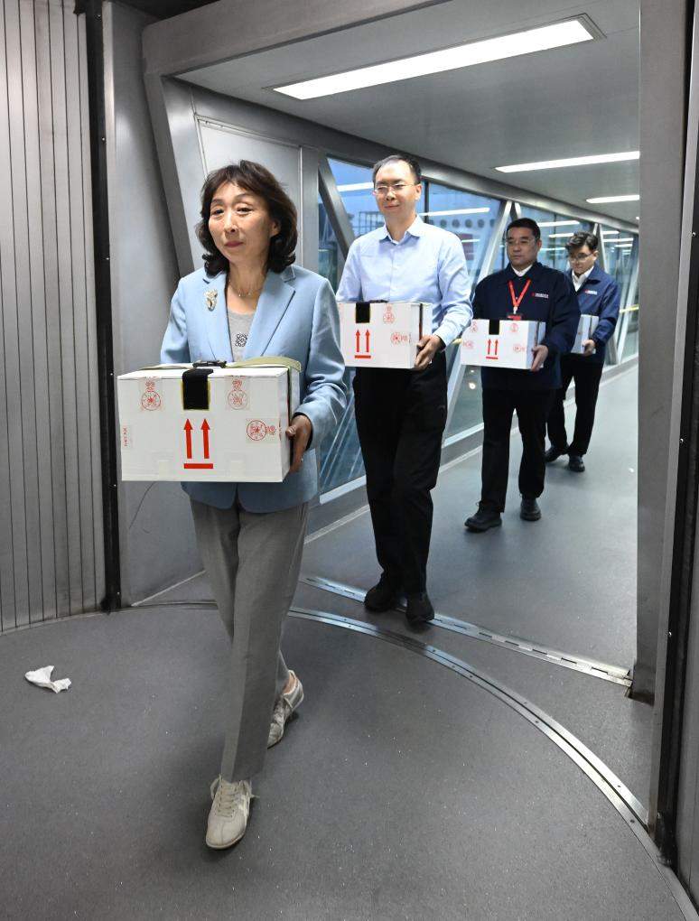 79年漂泊无定 国宝回家!帛书归来