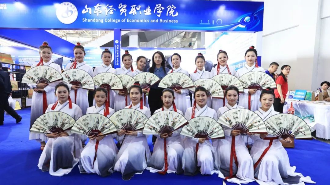 合影3.JPG