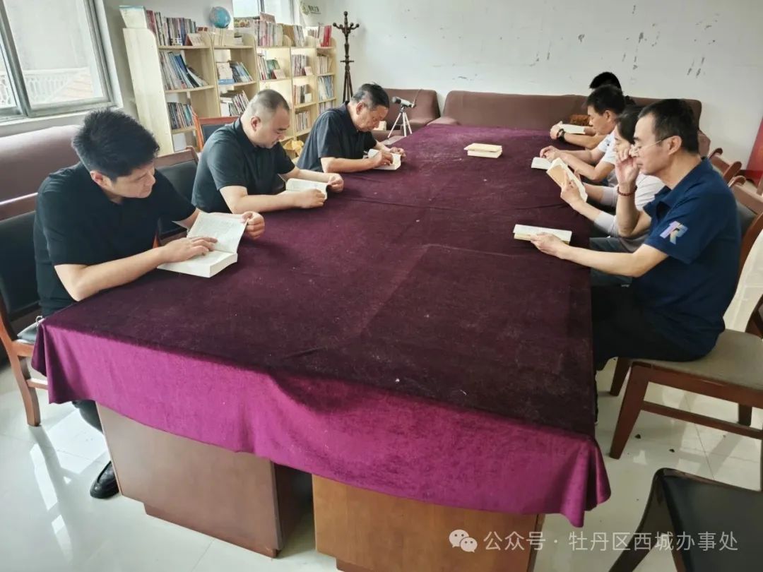 牡丹区西城街道龙厅社区开展红色经典主题阅读活动