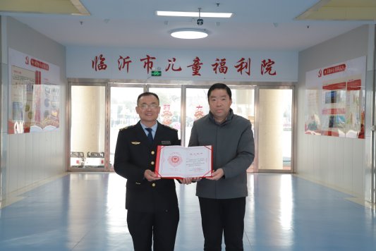 张康元到儿童福利院开展捐赠