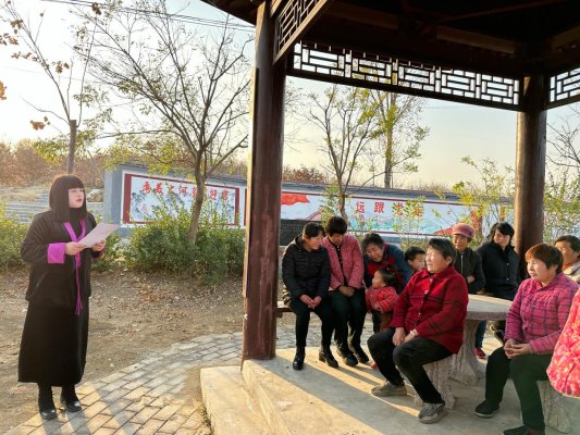 平邑县巾帼好网民推荐人选刘洋工作照 (2)