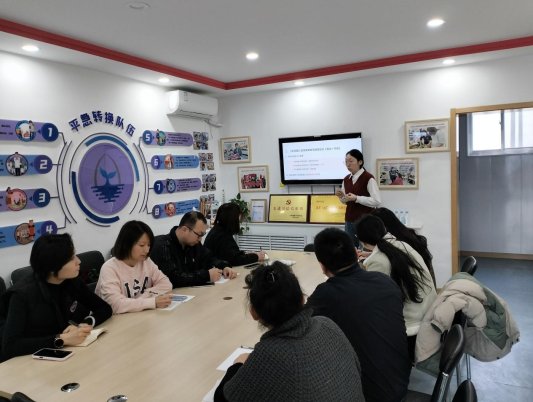 2025好网民·在山东|鲸园社区视频号“鲸园社区琳里当家人”:指尖绽放巾帼红 光影传递正能量