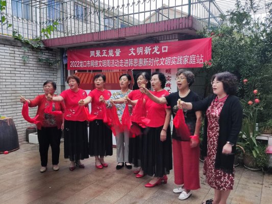 韩思惠进文明实践站参加活动