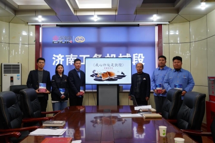 孙善旭组织职工参加读书活动