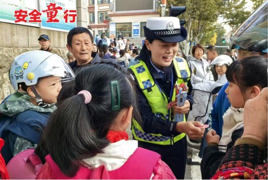 2025好网民·在山东|高玉:“警花”探路筑防线 创新宣教护民平安