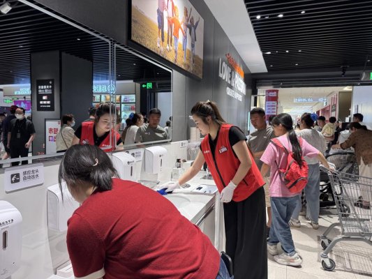 永辉济南首家“胖改店”今日纳客：便民细节拉满，“东来好物”受欢迎