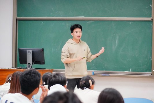 陈俊杰-事迹照片3