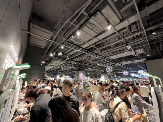 永辉济南首家“胖改店”今日纳客：便民细节拉满，“东来好物”受欢迎