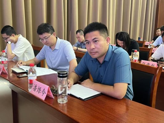 潘硕今参加新媒体会议