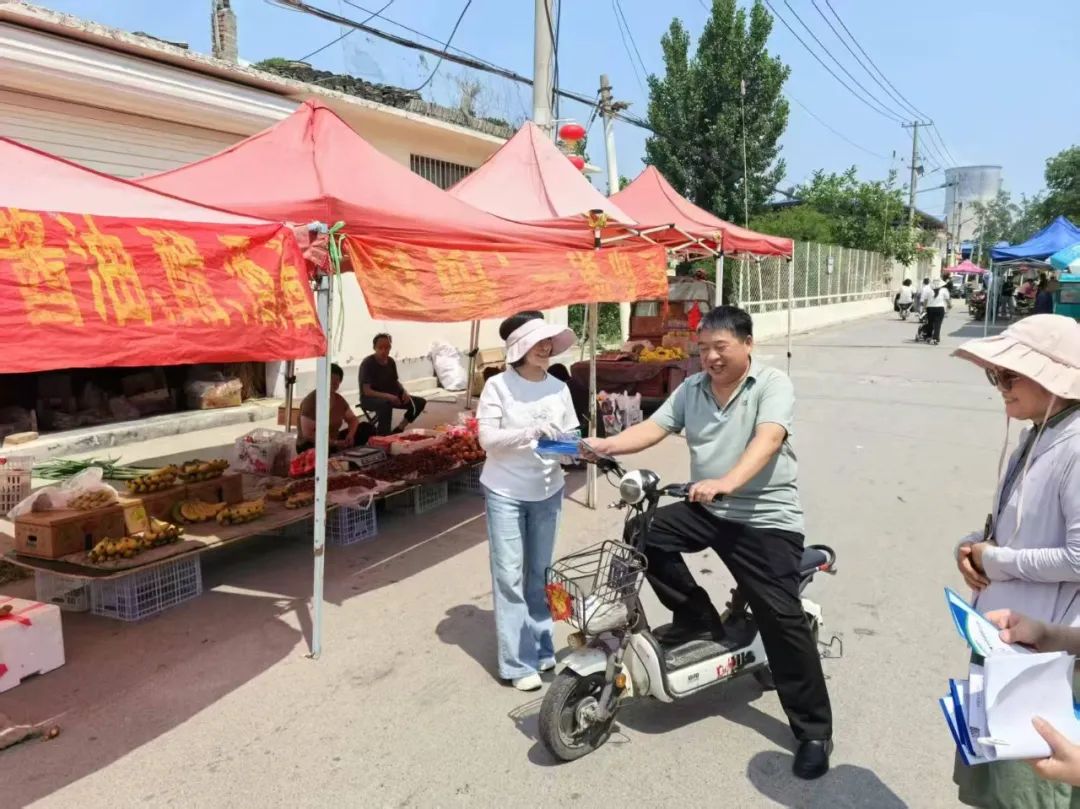 菏泽鲁西新区岳程街道开展“医保政策进万家”宣传活动
