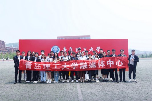 融媒体中心成员参加学校运动会宣传报道工作