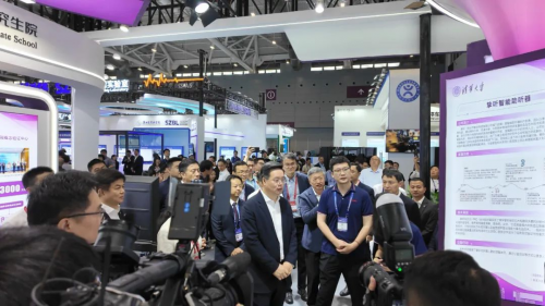 挚听助听器闪耀2025北京听力大会，科技引领行业新变革